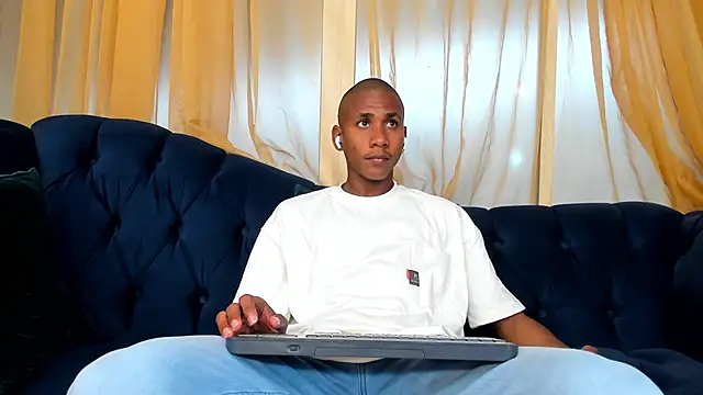 Ethan Fox11 online show from 02-04-25, 01:59