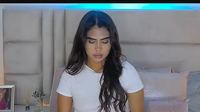 HaileyBaldwin online show from 01-25-25, 04:56