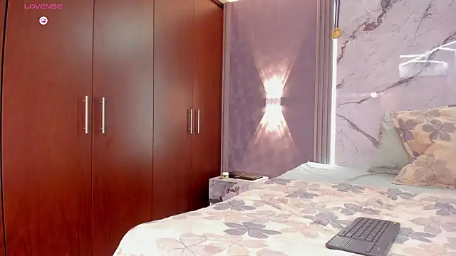 Snapshot of Johan_Williams_07 chatting on 10-04-25, 12:03 Johan Williams 07 online show from 10-04-25, 12:03