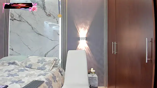 Snapshot of Johan_Williams_07 chatting on 10-21-25, 06:03 Johan Williams 07 online show from 10-21-25, 06:03