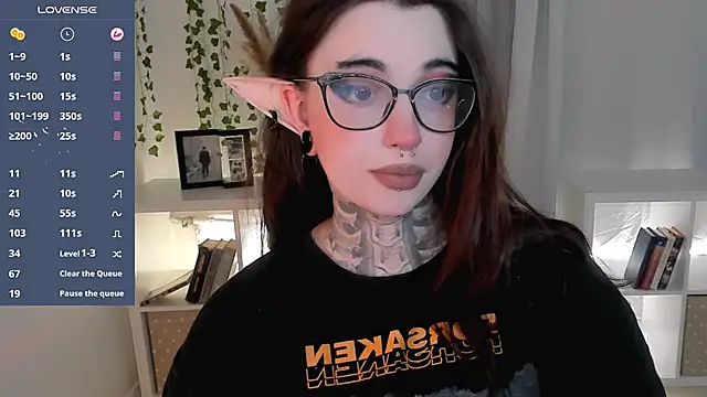 Dixi Pixi  online show from 10-17-25, 05:43