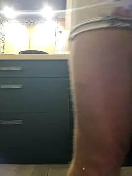 Snapshot of justepourvousbb chatting on 10-23-25, 05:23 justepourvousbb online show from 10-23-25, 05:23