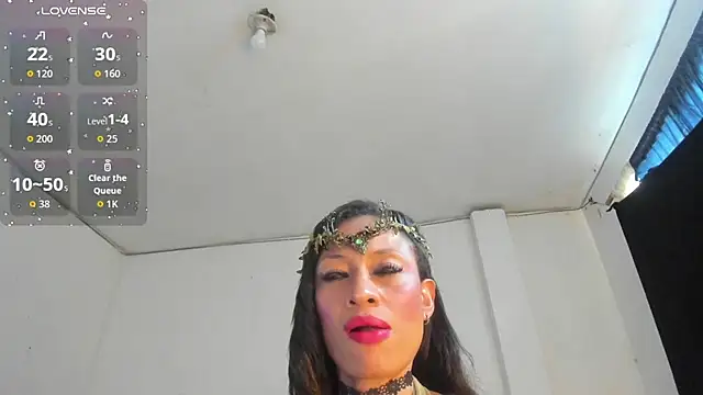 Snapshot of latinaStepmom chatting on 10-25-25, 08:58 latinaStepmom online show from 10-25-25, 08:58