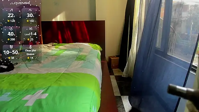 Snapshot of latinaStepmom chatting on 10-29-25, 08:43 latinaStepmom online show from 10-29-25, 08:43