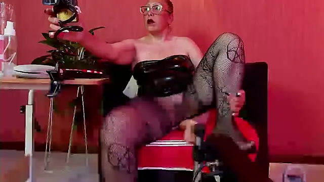 Snapshot of BrendaSex_Hot chatting on 05-05-26, 10:18 BrendaSex Hot online show from 05-05-26, 10:18