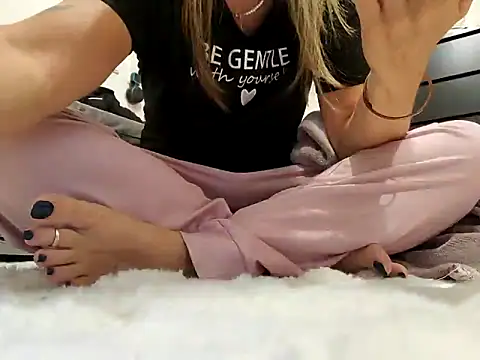 Snapshot of sweethotmilf888 chatting on 03-04-25, 08:16 sweethotmilf888 online show from 03-04-25, 08:16