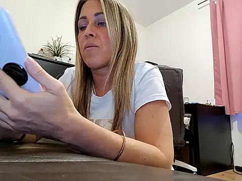 Snapshot of sweethotmilf888 chatting on 03-18-25, 05:10 sweethotmilf888 online show from 03-18-25, 05:10