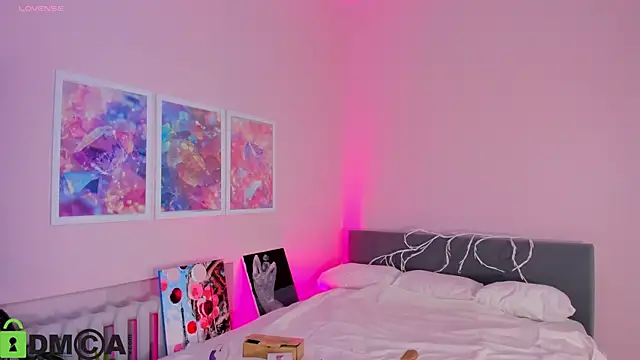 Elis Fox online show from 10-20-25, 04:07