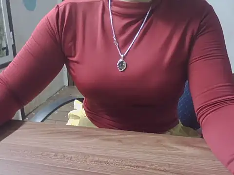 Snapshot of MaiHuong77 chatting on 10-23-25, 12:37 MaiHuong77 online show from 10-23-25, 12:37