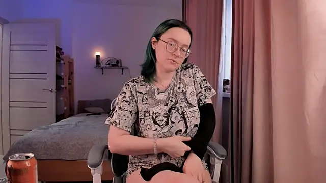 alisahug online show from 11-17-25, 10:54