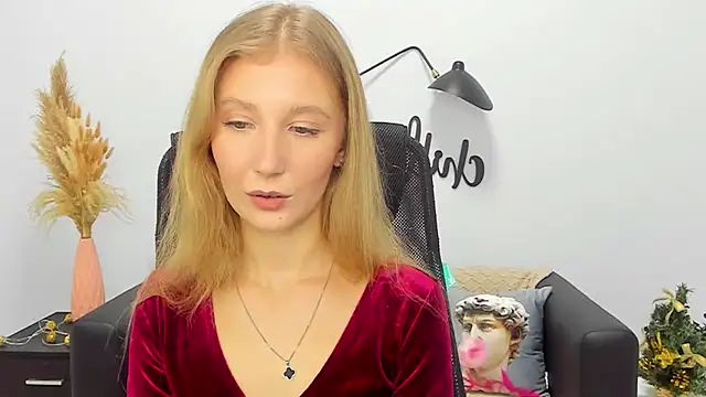 Snapshot of LolaWilsons chatting on 01-06-25, 01:30 LolaWilsons online show from 01-06-25, 01:30