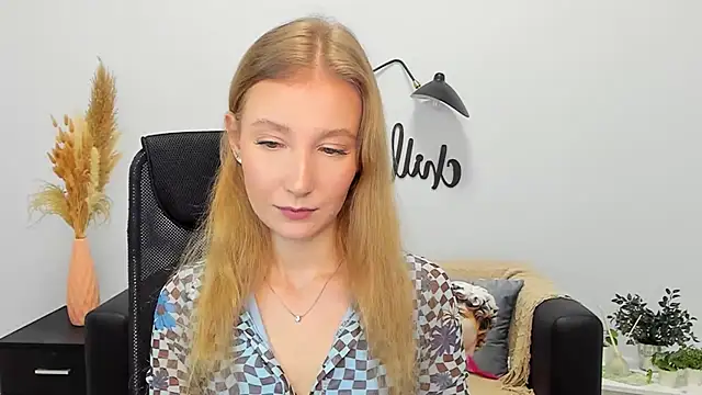 Snapshot of LolaWilsons chatting on 01-22-25, 06:20 LolaWilsons online show from 01-22-25, 06:20