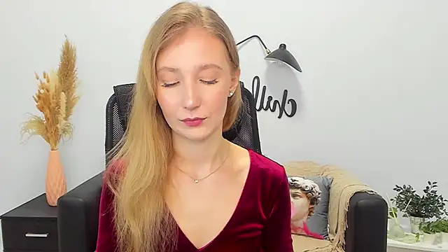 Snapshot of LolaWilsons chatting on 01-23-25, 10:11 LolaWilsons online show from 01-23-25, 10:11