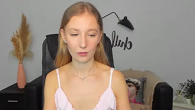 Snapshot of LolaWilsons chatting on 02-04-25, 09:28 LolaWilsons online show from 02-04-25, 09:28