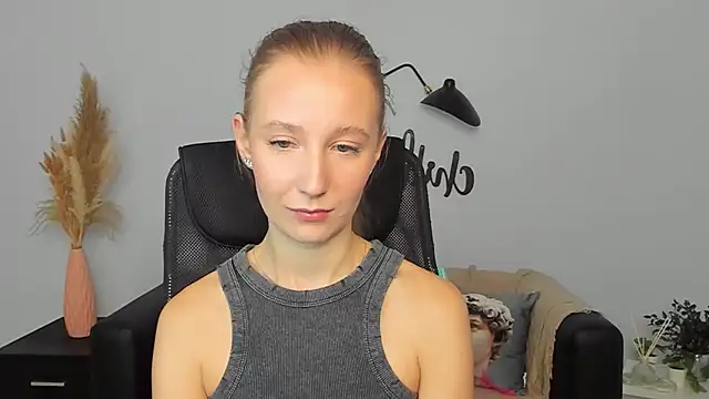 Snapshot of LolaWilsons chatting on 02-06-25, 12:37 LolaWilsons online show from 02-06-25, 12:37