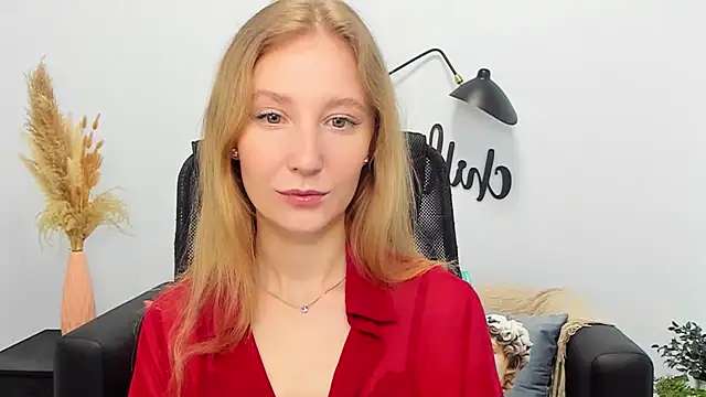 Snapshot of LolaWilsons chatting on 03-20-25, 06:08 LolaWilsons online show from 03-20-25, 06:08