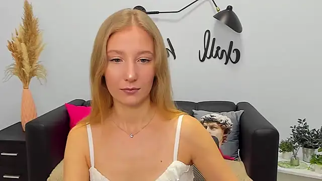 Snapshot of LolaWilsons chatting on 11-04-25, 07:18 LolaWilsons online show from 11-04-25, 07:18