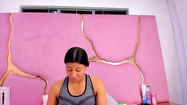 VaneLin18 online show from 11-22-25, 08:52