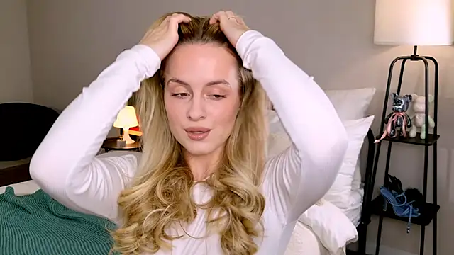 RozzitaBedberry online show from 10-15-25, 01:22