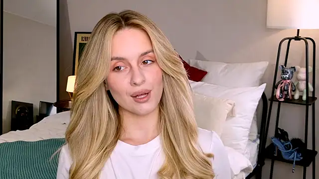 RozzitaBedberry online show from 10-17-25, 01:14