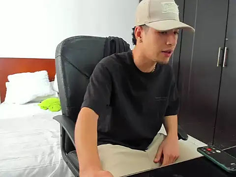 Chandler ken online show from 10-25-25, 04:24