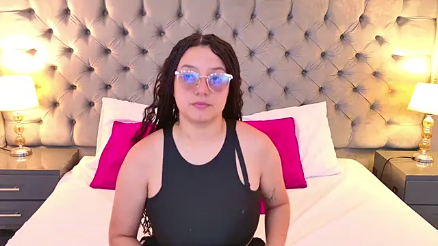 Snapshot of SamantaG chatting on 01-07-26, 02:08 SamantaG online show from 01-07-26, 02:08