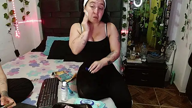 the lesbian game online show from 09-11-25, 01:39