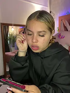 Haelycute online show from 02-12-25, 11:40