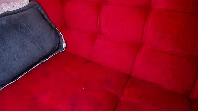 Snapshot of ohpetitemuse chatting on 12-24-24, 05:13 ohpetitemuse online show from 12-24-24, 05:13