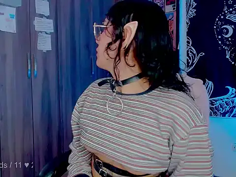 melissahowl online show from 10-28-25, 01:58