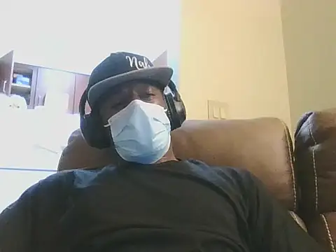 Snapshot of DreamvilleINC chatting on 09-28-25, 03:34 DreamvilleINC online show from 09-28-25, 03:34