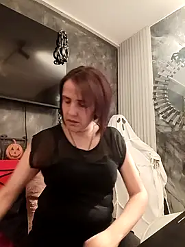 Snapshot of IsisBlake chatting on 10-17-25, 05:37 IsisBlake online show from 10-17-25, 05:37