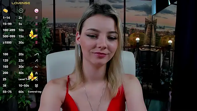 pretty little thing online show from 12-06-24, 10:16