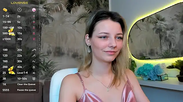 pretty little thing online show from 01-15-25, 07:23