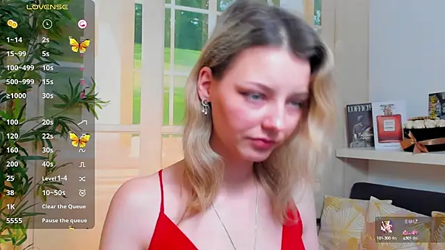 pretty little thing online show from 01-29-25, 07:32