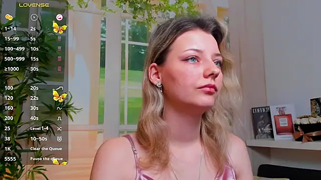 pretty little thing online show from 01-29-25, 11:35