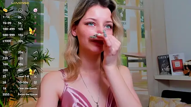 pretty little thing online show from 01-30-25, 02:38