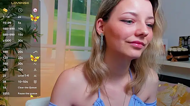 pretty little thing online show from 01-31-25, 06:47