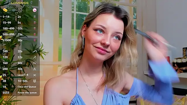 pretty little thing online show from 01-31-25, 09:48