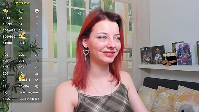 pretty little thing online show from 02-15-25, 11:17