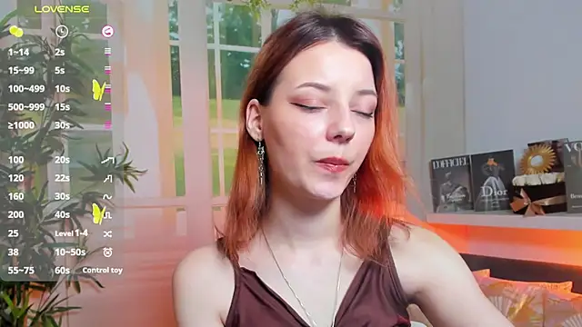 pretty little thing online show from 03-11-25, 04:10