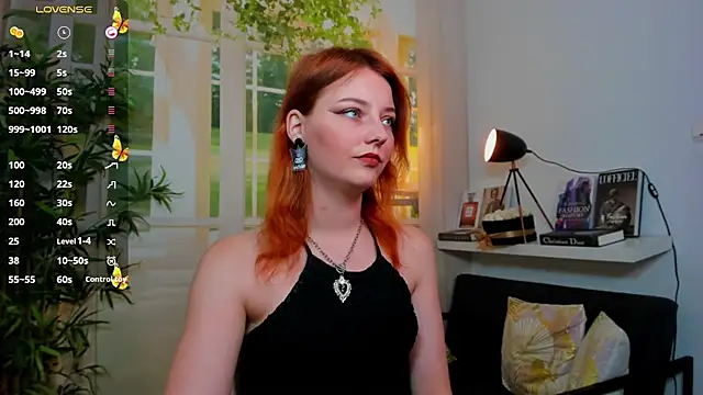 pretty little thing online show from 09-25-25, 02:10