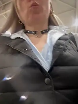 Crazy-Rosa online show from 02-22-25, 01:35