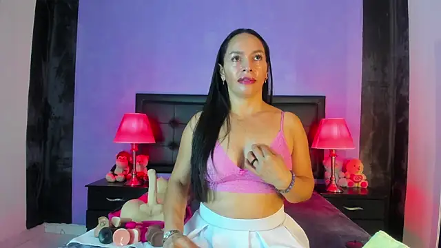 MaduraLuciana online show from 11-15-25, 10:34