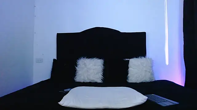 Snapshot of Jennifer_Louisee chatting on 12-19-24, 06:23 Jennifer Louisee online show from 12-19-24, 06:23