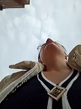 valery mora online show from 02-25-25, 01:39