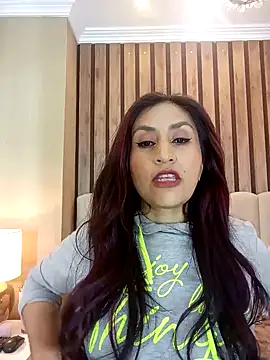 Snapshot of MonicaMoret chatting on 02-12-25, 12:12 MonicaMoret online show from 02-12-25, 12:12