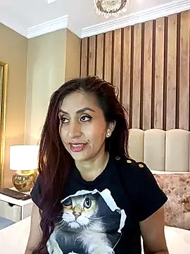 Snapshot of MonicaMoret chatting on 02-13-25, 12:11 MonicaMoret online show from 02-13-25, 12:11