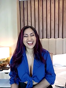 Snapshot of MonicaMoret chatting on 03-10-25, 03:20 MonicaMoret online show from 03-10-25, 03:20