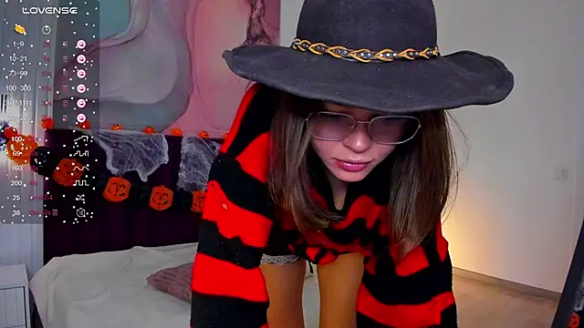 Kelly Cuutie online show from 10-29-25, 01:30